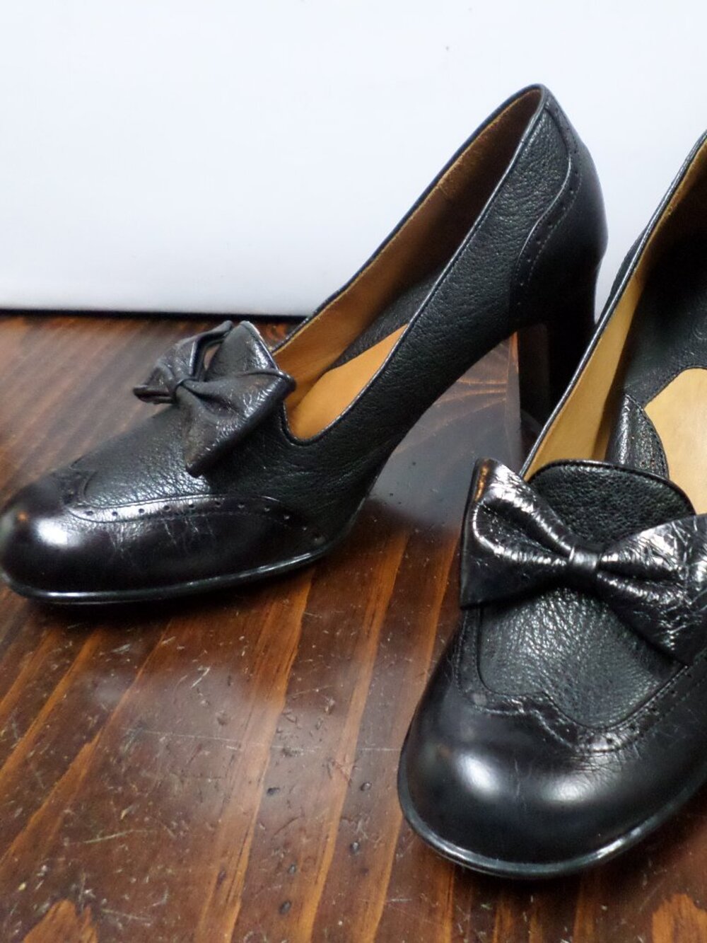 BOLO Shoes Black Leather Pumps 3" Heels Women's Size 6 B